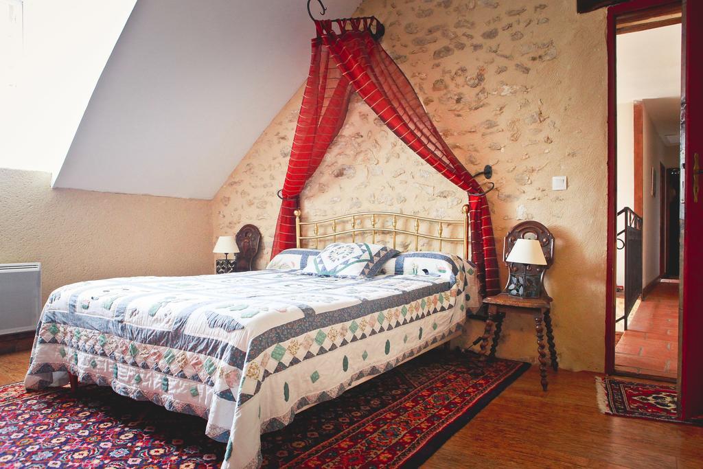 Bed and Breakfast Domaine De La Vallee Aux Pages Paray-Douaville Екстер'єр фото