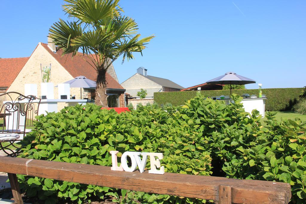 Bed and Breakfast Domaine De La Vallee Aux Pages Paray-Douaville Екстер'єр фото