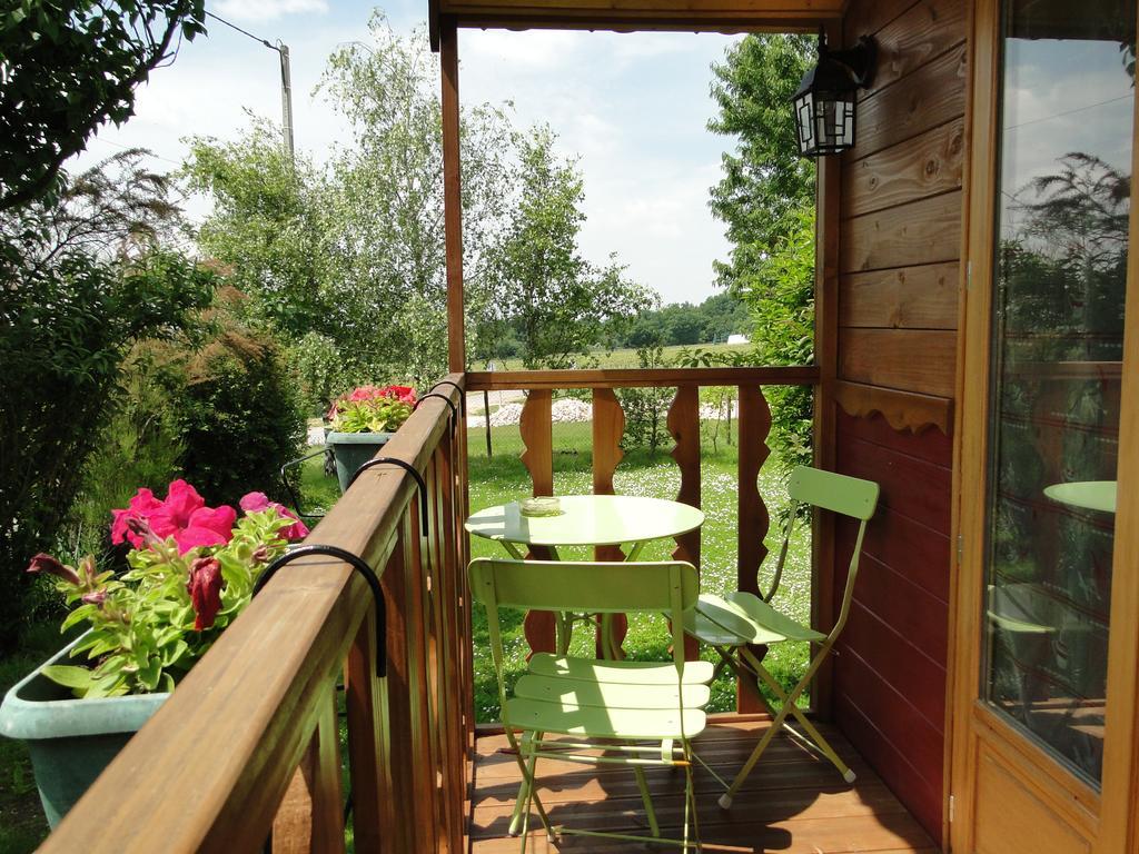 Bed and Breakfast Domaine De La Vallee Aux Pages Paray-Douaville Екстер'єр фото