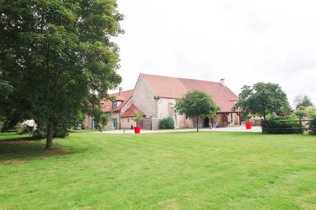 Bed and Breakfast Domaine De La Vallee Aux Pages Paray-Douaville Екстер'єр фото
