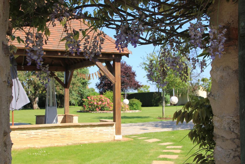 Bed and Breakfast Domaine De La Vallee Aux Pages Paray-Douaville Екстер'єр фото